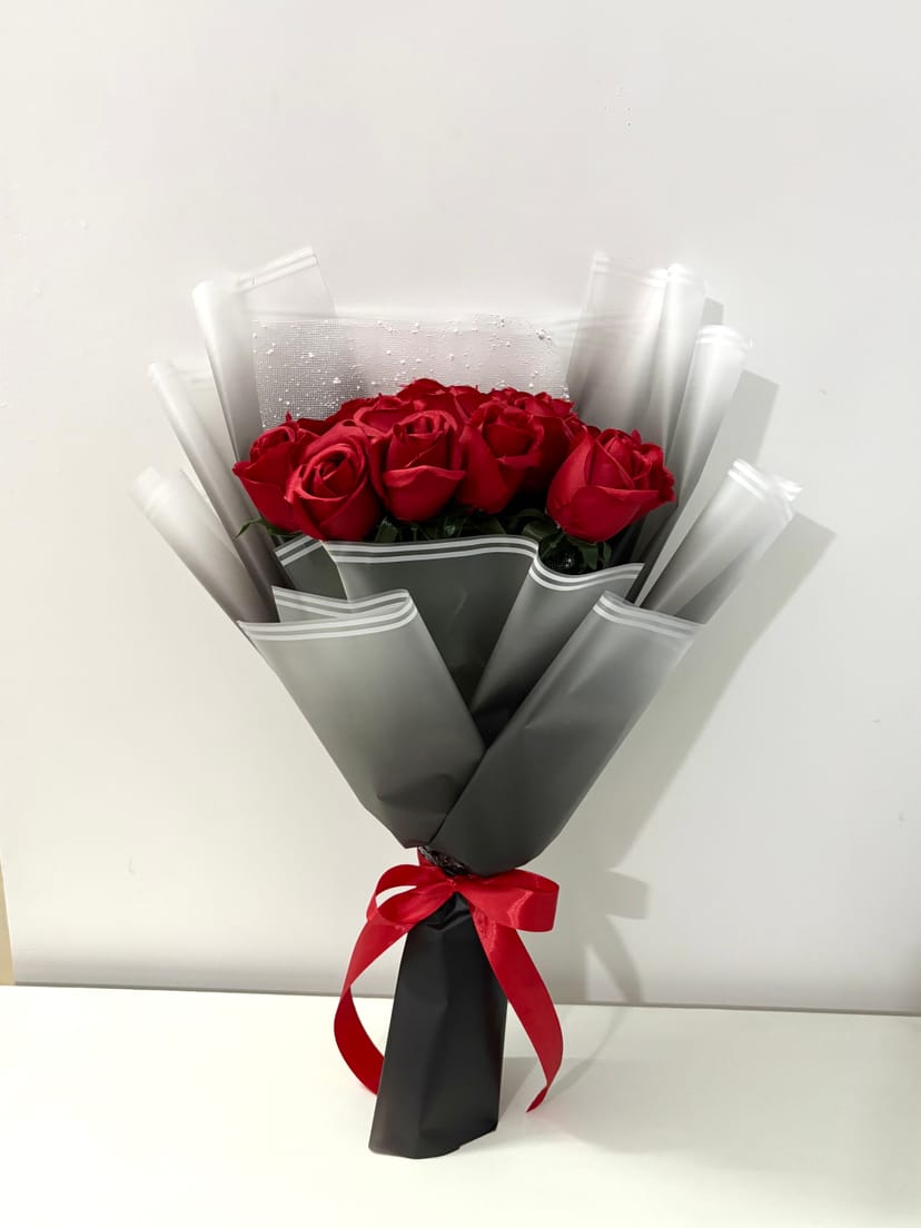 Noir Luxe Bouquet - Image 1