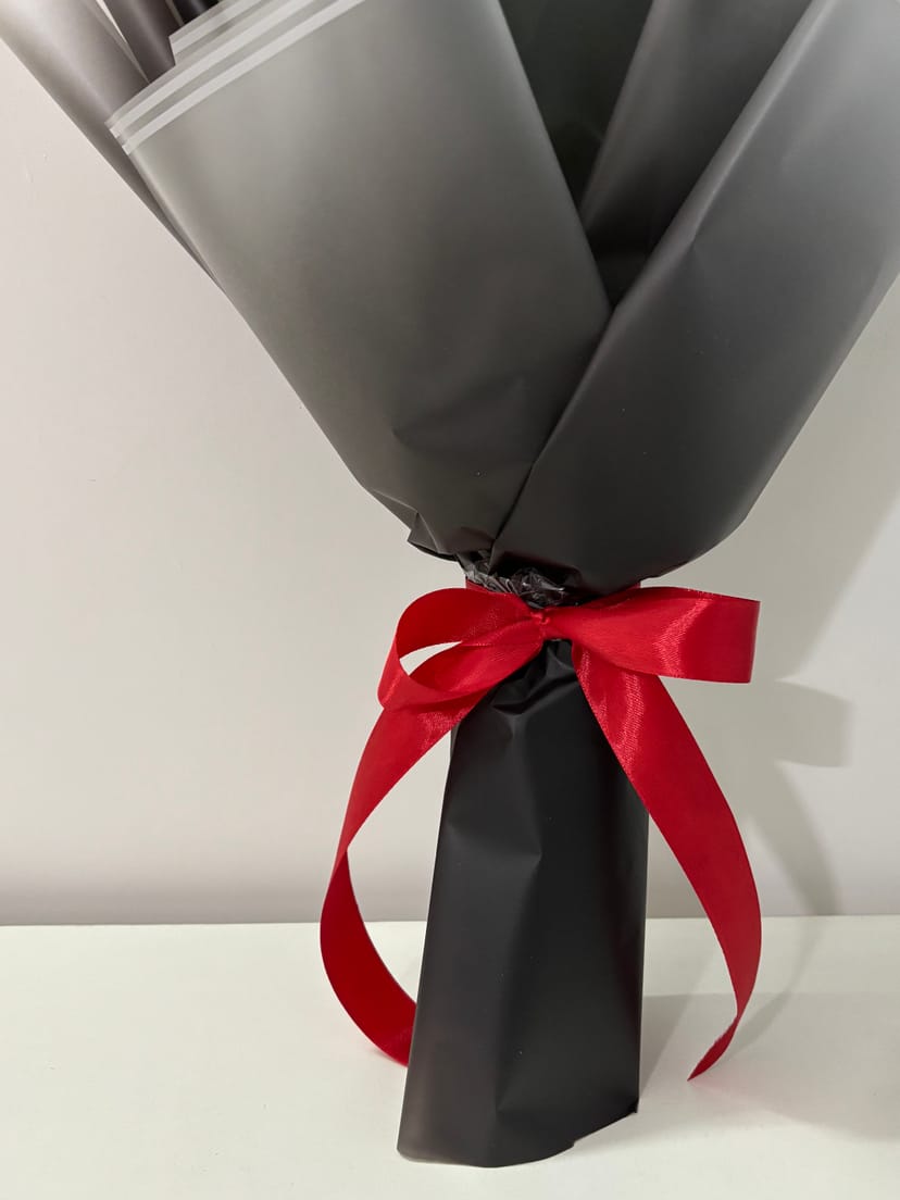 Noir Luxe Bouquet - Image 3